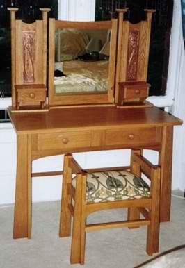 dressing table and seat, approximately 1250